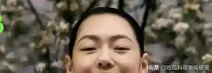 小S复出海报曝光，手指撑嘴角强颜欢笑，看起来仍想延续老风格！