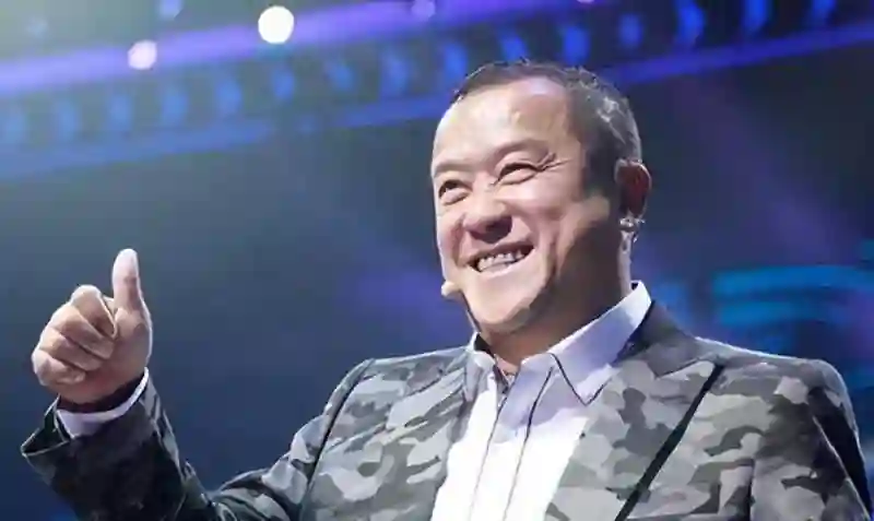 一波未平一波又起，曾志伟和乔妹的合照，展现了内娱的“另一面”