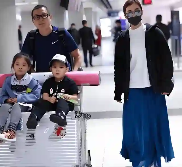 50岁梅婷做梦也没想到，自己12岁女儿如今已经开始为她争光了