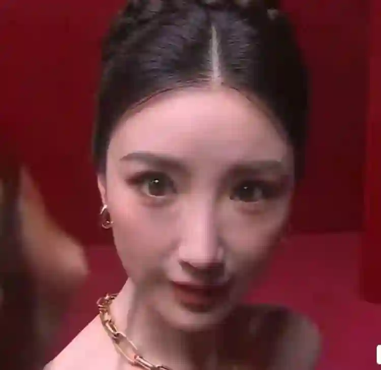 芭莎怼脸拍堪比照妖镜，孙俪林志玲全翻车，杨幂机灵躲镜头