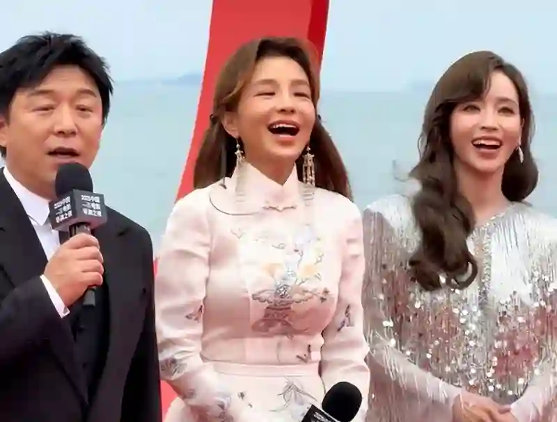 面相变了！看到47岁一脸国泰民安的侯佩岑，才明白昆凌“差”在哪