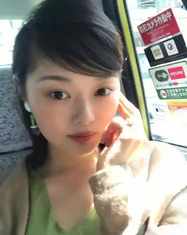 晚晚直播再掀争议：红极一时的“豆瓣三大女神”，为何全塌房了？