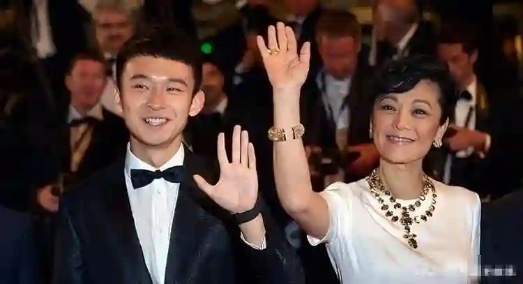 长相一般演技平平，却能让孙俪赵丽颖轮流为他搭戏，董子健不一般