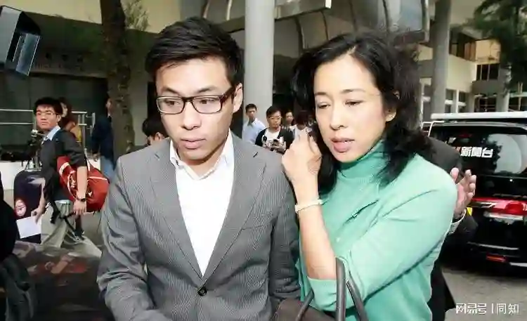 霍震霆曝小儿子已完婚，很满意泰国儿媳，网友：就霍启山孤身一人