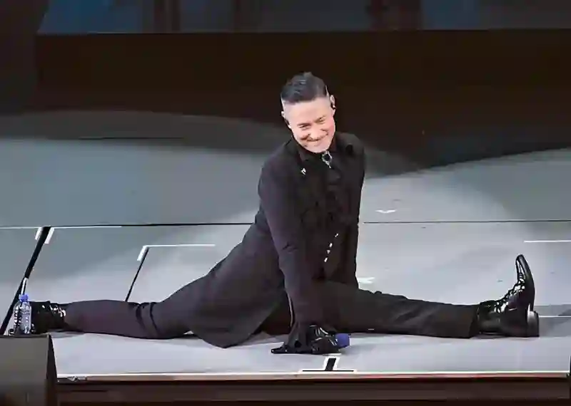 明星演唱会内卷严重，歌手着装新奇特花样百出，谁能卷得过蔡依林