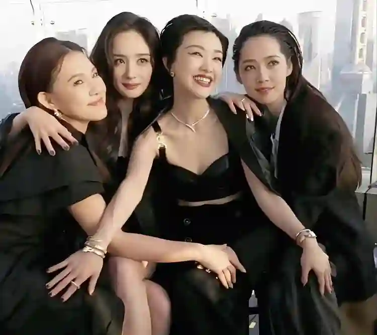 杨幂是个好妈妈！郭碧婷、谢依霖分享拍摄趣事，杨幂每天晒娃照片