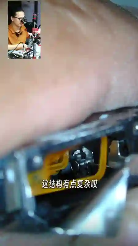 华为Pura 80 Ultra全网首发拆解！一镜双长焦做成了艺术品