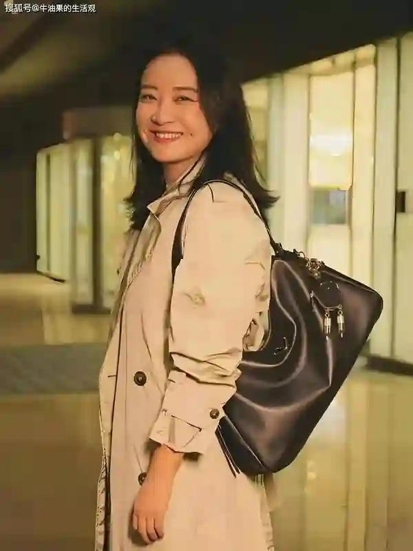 43岁贾玲又瘦了，高马尾造型青春活力，没复胖没反弹反击谣言