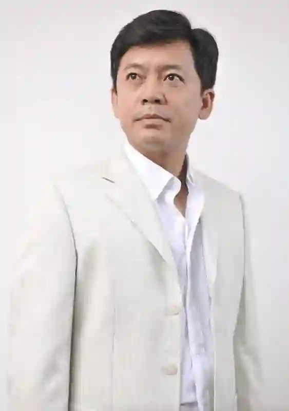 演员何政军：我这辈子最正确的决定，就是娶了个平凡的妻子