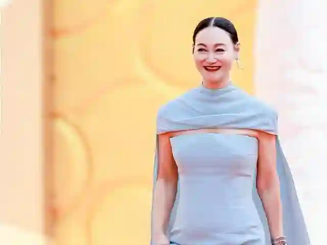 华表奖这一夜，脸肿、造型拉胯，惠英红给内娱上了“生动一课”