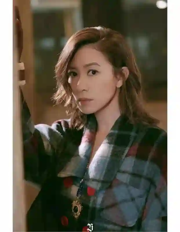 佘诗曼与干女儿聚餐，颜值被指不输佘诗曼，无法冻卵生育成遗憾
