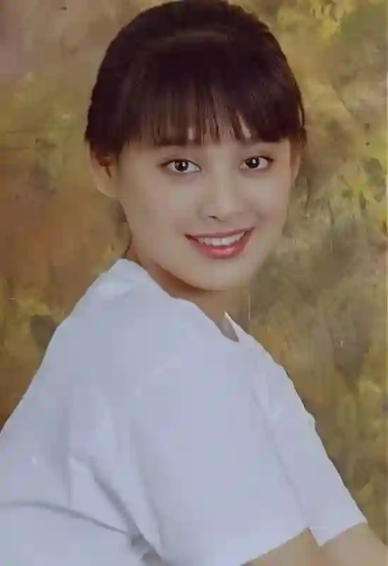 离婚两年，汪峰用求婚规格给宁静庆生，彻底撕碎章子怡最后的体面