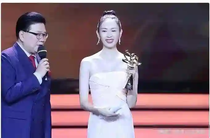 与胡歌分手10年后，再看江疏影，王传君说她“平庸”，真没说错