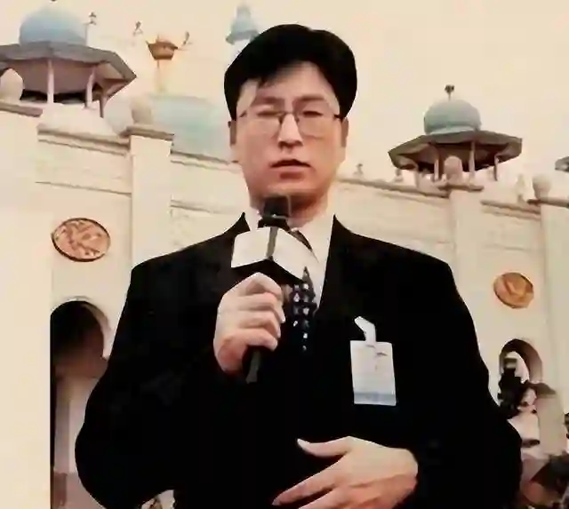 “央视一哥”白岩松被病痛折磨，曾多次想不开，56岁白发满头