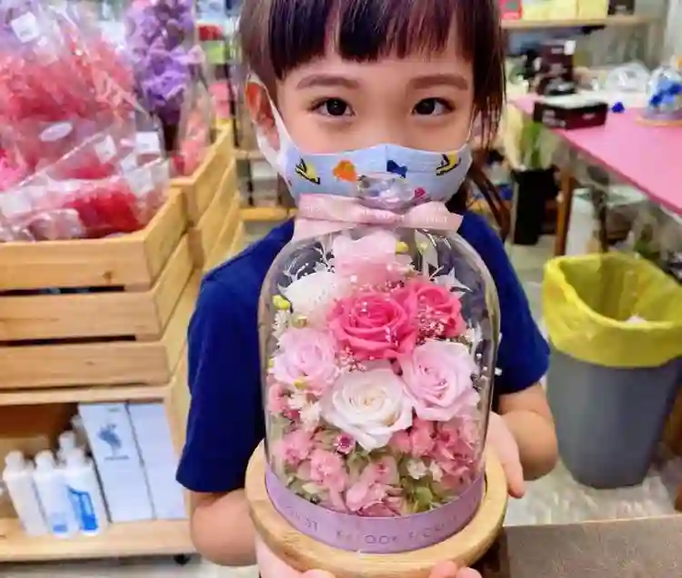 68岁尔冬升9岁女儿拿英文学科冠军，获3千奖学金，学习好颜值还高