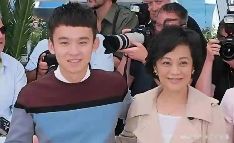 长相一般演技平平，却能让孙俪赵丽颖轮流为他搭戏，董子健不一般
