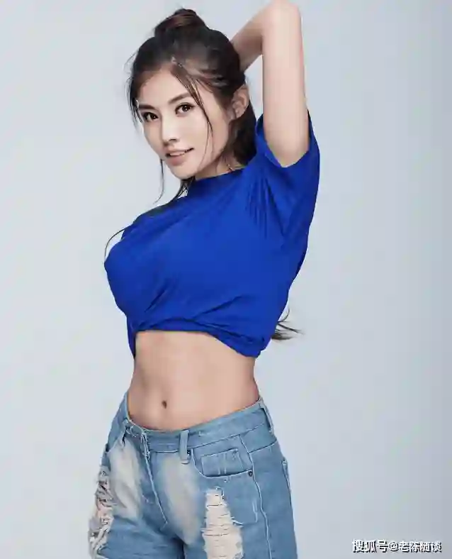中国五大丰满女神！张雨绮沙漏腰 + 徐冬冬小麦腿，网友看呆！