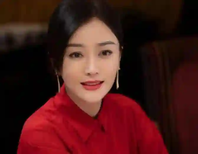 秦岚有多美？刘芸：追她的人太多了，上学时长得漂亮被男生尾随！