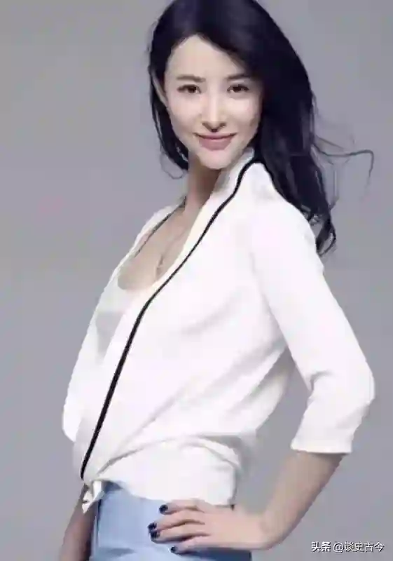 章子怡深夜发文，离婚不到两年，她和汪峰高下立判“胜负已分”