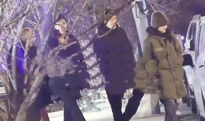 同是姜文的小孩，将法国前妻女儿和周韵儿子放在一起，差距太明显