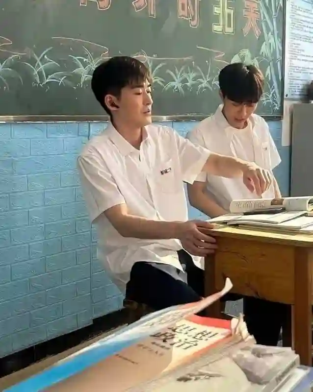 40岁张翰演高中生遭群嘲，回应称是新片闪回镜头！