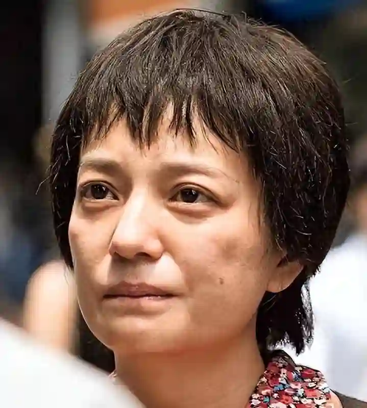 拔出萝卜带出泥！49岁赵薇近况被曝，原来圈内封杀只是冰山一角