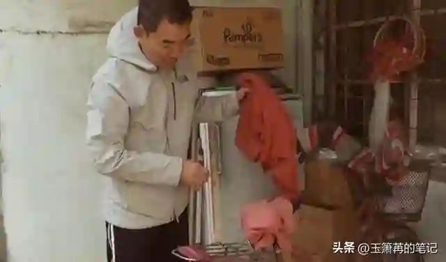 58岁任贤齐现状：回武汉翻修老宅，把父母宠成宝，一家六口很幸福
