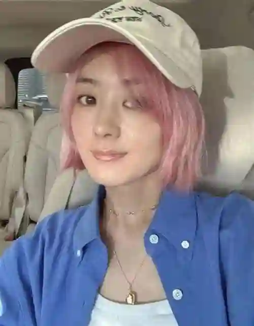 冯绍峰新恋情实锤！带女友和朋友聚餐，女友是网红脸不如赵丽颖