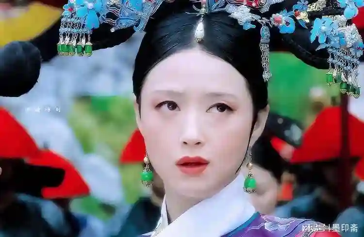 前脚官宣喜讯，后脚深陷舆论，42岁的蒋欣给内娱狠狠“上”了一课