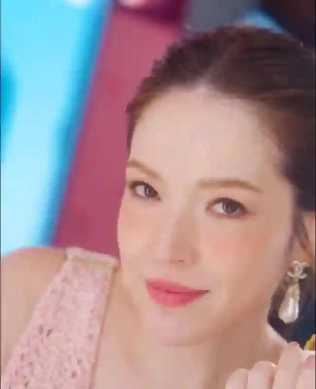 许玮甯怀孕四月曝光，香奈儿装藏孕肚，邱泽孩子必定超可爱