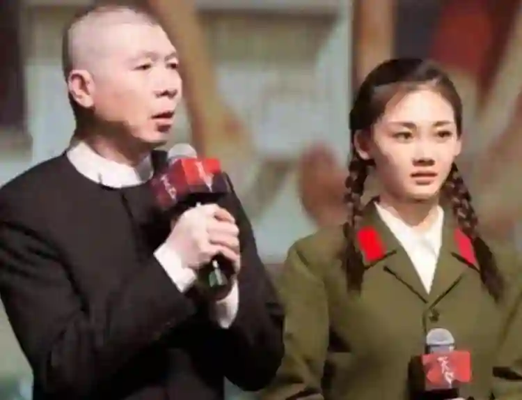 冯小刚直言：她太能装了，永远红不了，更别说拿奖了