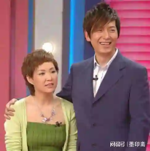 至今大龄未婚的12位主持人，个个才华横溢红极一时，哪位最可惜