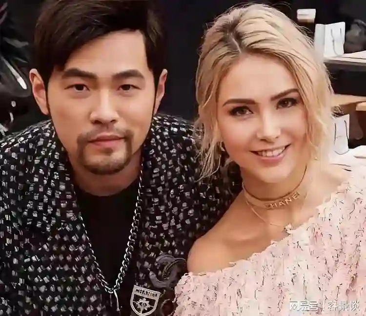 46岁周杰伦近况曝光，脸部憔悴走路需要人扶，刘畊宏的话应验了