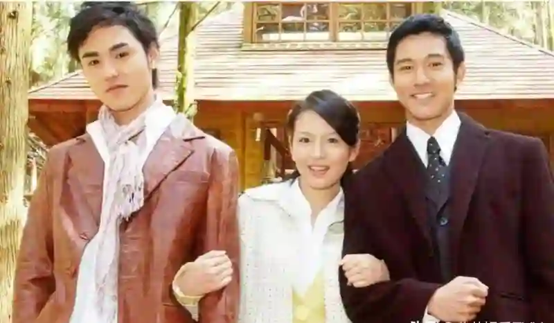 突然宣布闪婚，意外怀孕曝光，孩子竟已出生！