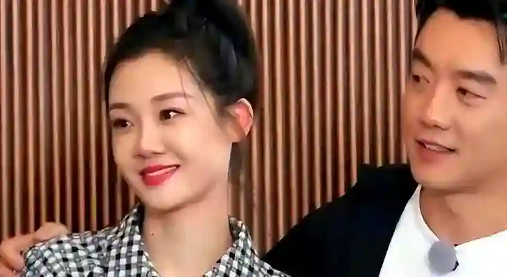 嫁给郑恺五年后，冯小刚直言苗苗虚伪，竟踏上新的人生轨迹