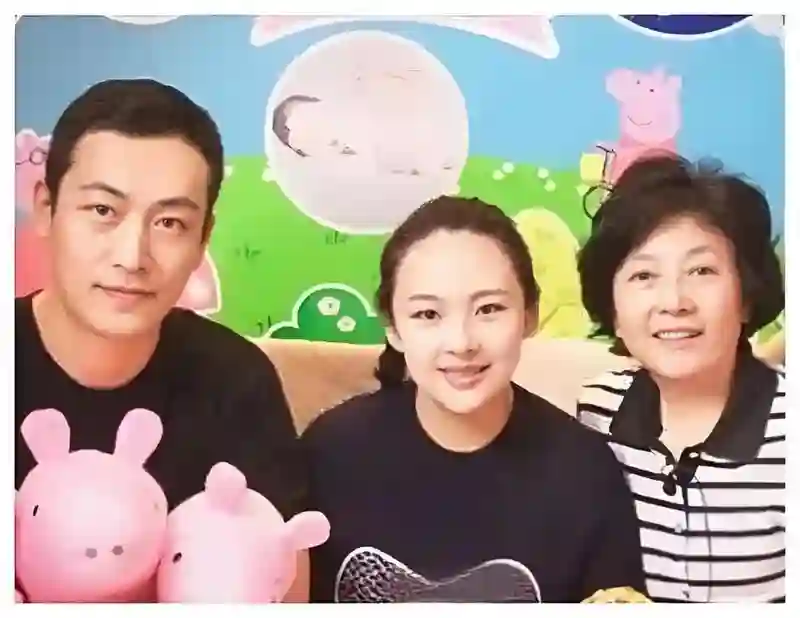 陈道明藏了40年的女儿陈格曝光，她低调如素人，如今成为父亲骄傲