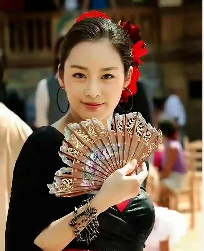 赵露思金泰熙同款造型撞衫！她们都美艳绝伦性感撩人