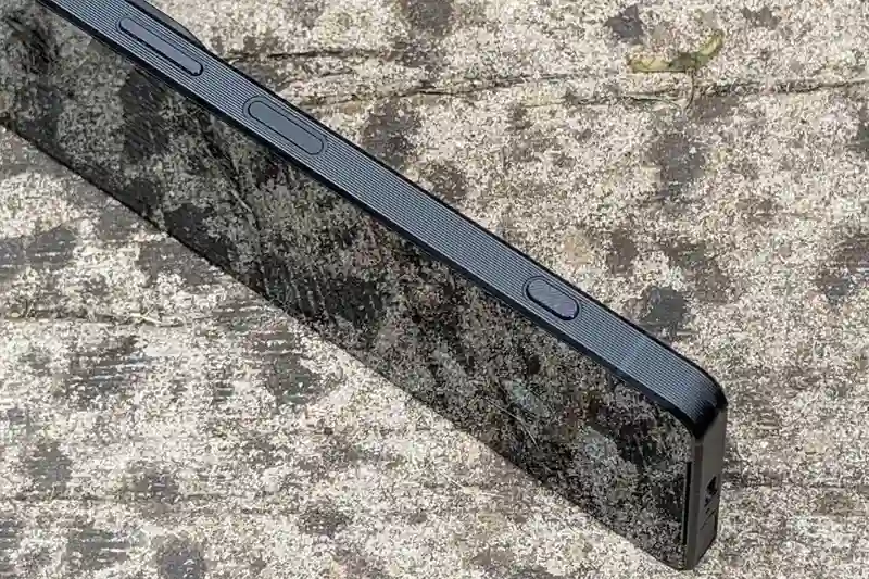 iPhone 上的拍照键：既不快捷，也不方便