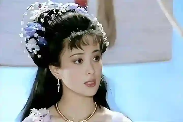 面相全变了！再看62岁李玲玉和61岁傅艺伟，才明白两人差别在哪