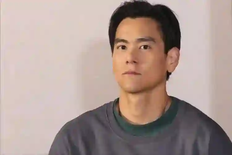 直到看到关晓彤的眼泪，才明白蒋欣拿奖的不易，资本圈杀人不见血