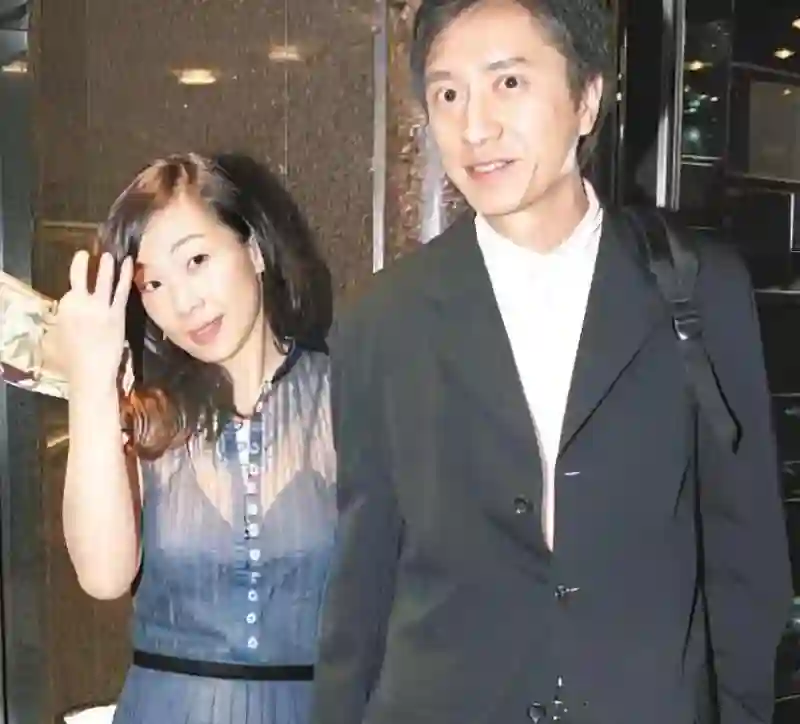 离婚21年，李宗盛早有娇妻，为何林忆莲仍不再婚？答案俗套又露骨