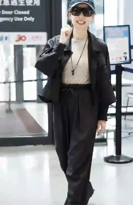 62岁叶童现状：不医美自然老去如26岁小伙，年轻人都要说一声服啊
