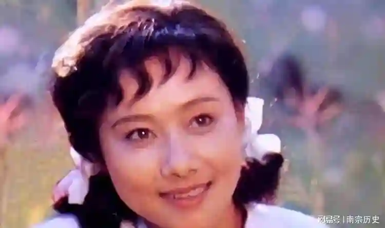 荧幕上的好母亲，现实却干涉儿子的一切，儿子宁愿睡桥洞也不回家