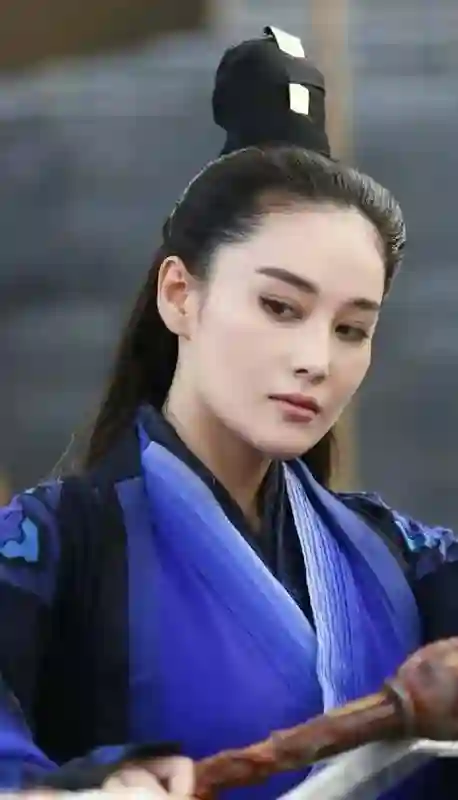 38岁张馨予对比37岁刘亦菲：同是颜霸，一个明艳贵气一个娇艳欲滴