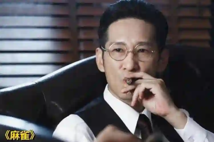 没儿没女没退路，王劲松苦熬30年，凭啥在演技圈“杀疯”了？