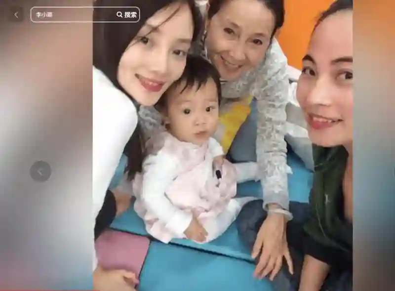 这一次，甜馨终为李小璐的错误买了单，年仅13岁懂事得让人心疼