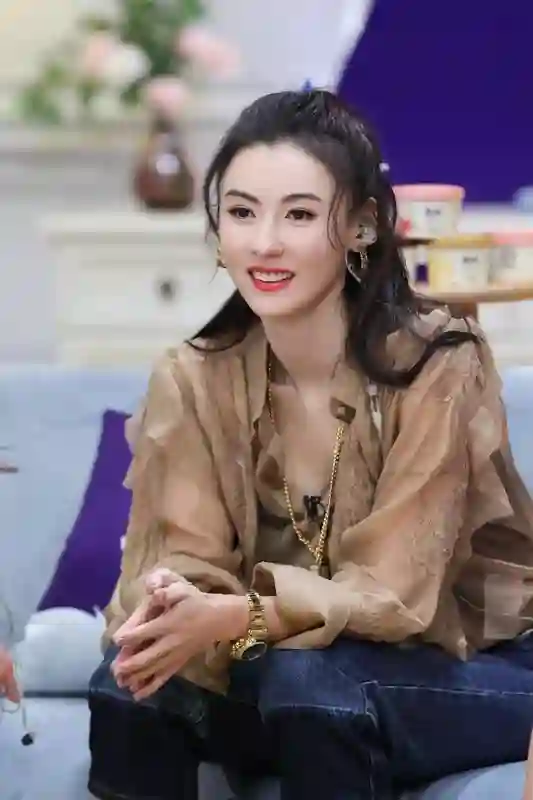 张柏芝“变脸”真相曝光，网友却集体叫好：44岁的她活得太爽了！