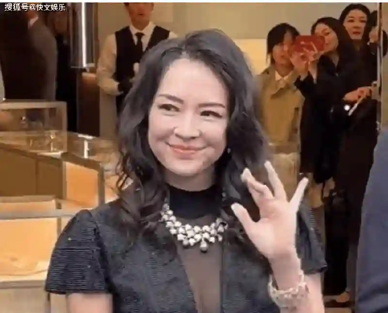 46岁章子怡现身认不出，难怪汪峰说感受不到她的美，她的确是老了