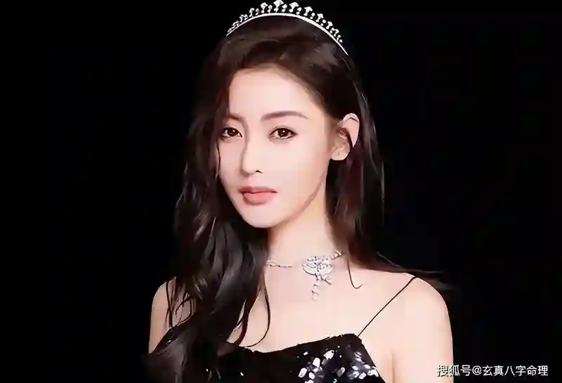 他的前女友是吴昕，前未婚妻是张天爱，如今37岁了，升级当上了老爸