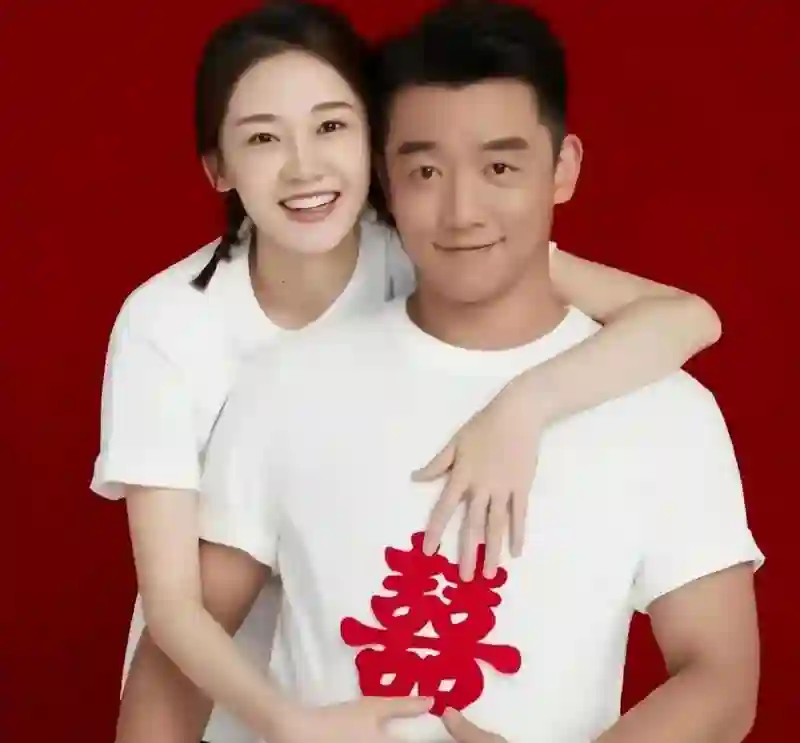 嫁给郑恺五年后，冯小刚直言苗苗虚伪，竟踏上新的人生轨迹